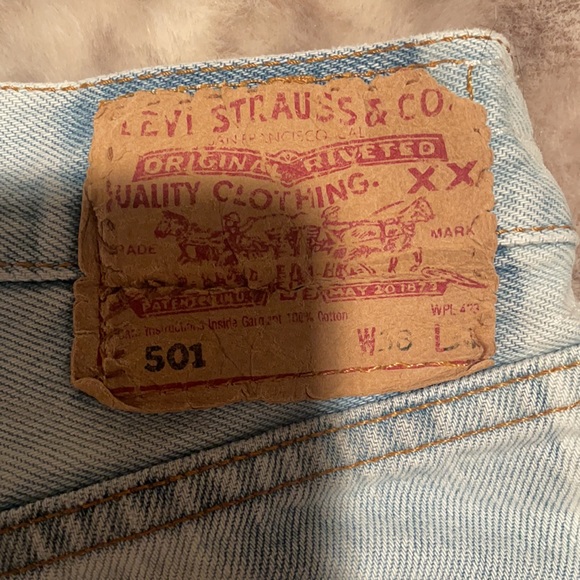 ✨womens denim Levi’s shorts with cross stamp✨ - Picture 5 of 6